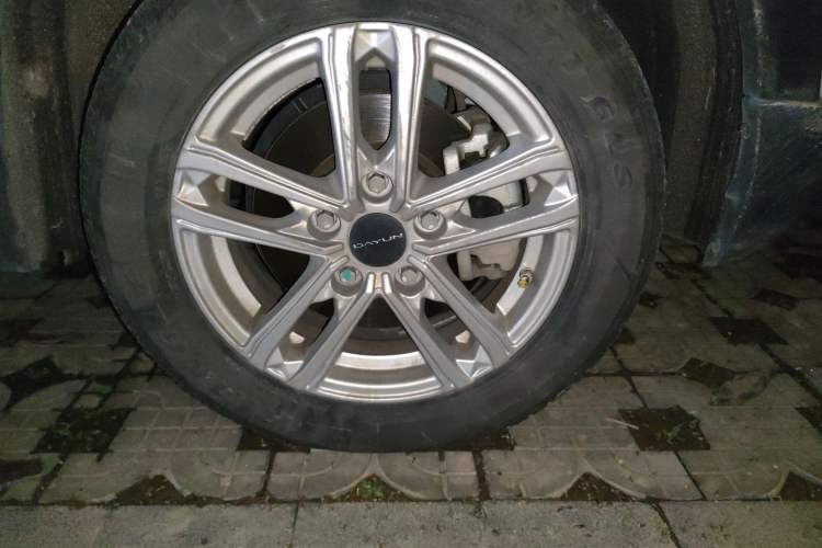 Used Dayun Yuehu 2022 300 Standard Edition Right Front Wheel Hub