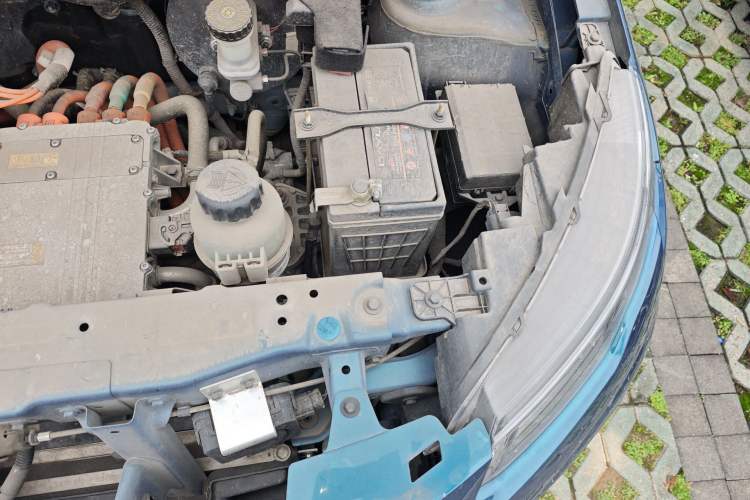 Used Dayun Yuehu 2021 32.85 kWh Two-Wheel-Drive Sprite Version Engine Bay Left