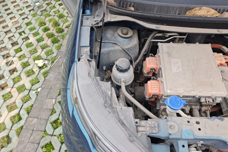 Used Dayun Yuehu 2021 32.85 kWh Two-Wheel-Drive Sprite Version Engine Bay Right
