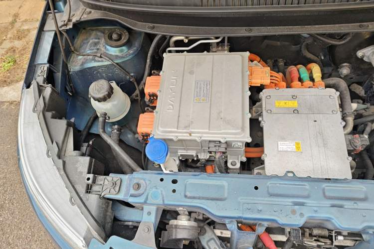 Used Dayun Yuehu 2021 32.85 kWh Two-Wheel-Drive Sprite Version Engine Bay Right