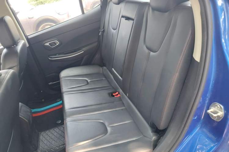 Used Dayun Yuehu 2021 32.85 kWh Two-Wheel-Drive Sprite Version Left Rear Seat
