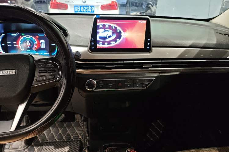 Used Dayun Yuehu 2021 32.85 kWh Two-Wheel-Drive Sprite Version Audio And AC Panel