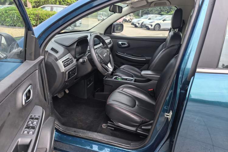 Used Dayun Yuehu 2021 32.85 kWh Two-Wheel-Drive Sprite Version Interior 1