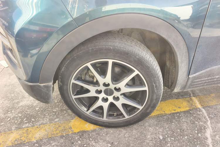 Used Dayun Yuehu 2021 32.85 kWh Two-Wheel-Drive Sprite Version Left Front Wheel Hub
