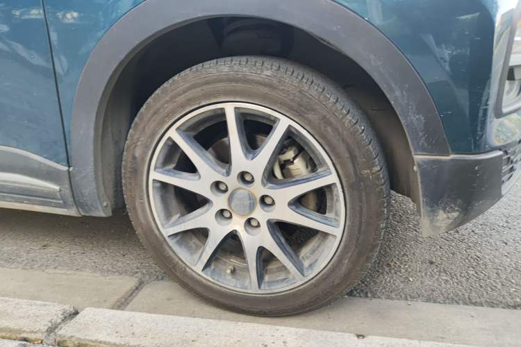 Used Dayun Yuehu 2021 32.85 kWh Two-Wheel-Drive Sprite Version Right Front Wheel Hub