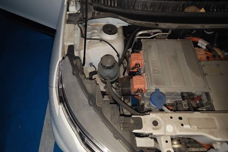 Used Dayun Yuehu 2021 32.85 kWh Two-Wheel-Drive Sprite Version Engine Bay Right