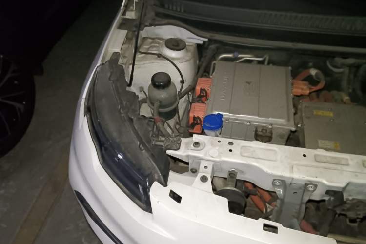 Used Dayun Yuehu 2021 32.85 kWh Two-Wheel-Drive Sprite Version Engine Bay Right