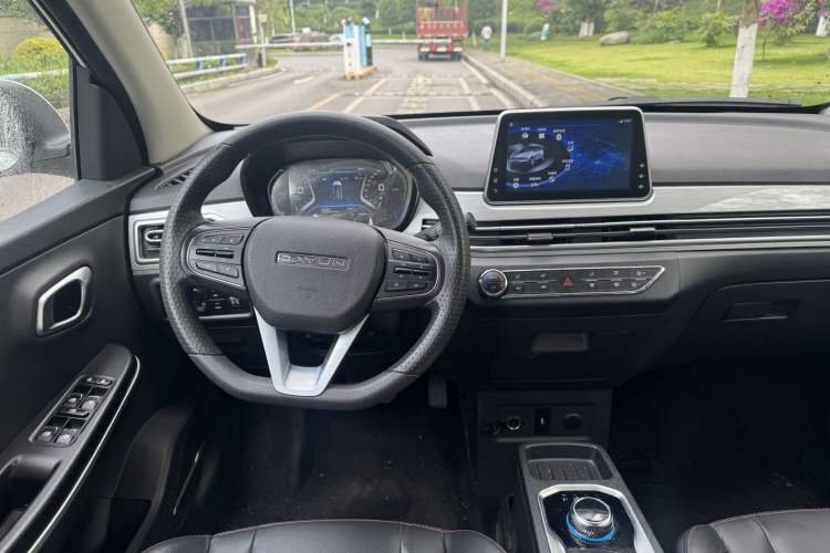 Used Dayun Yuehu 2021 32.85 kWh Two-Wheel-Drive Sprite Version Interior 3