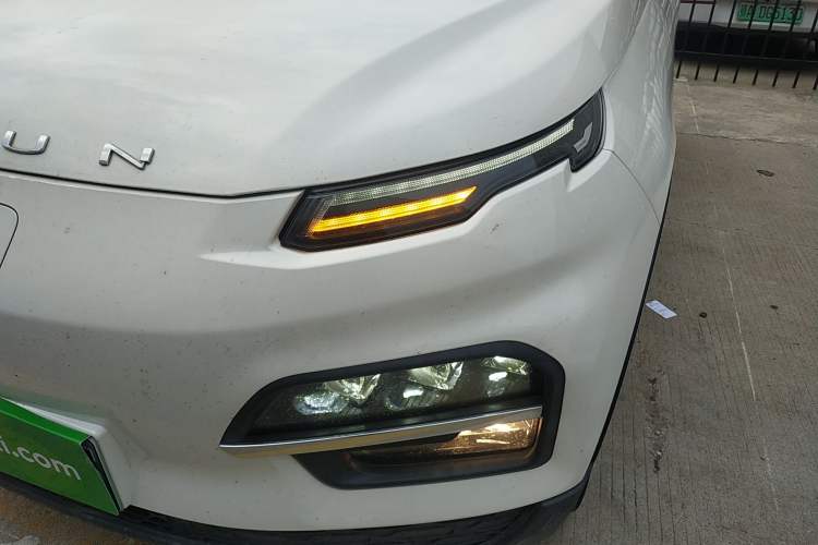 Used Dayun Yuehu 2021 32.85 kWh Two-Wheel-Drive Sprite Version Left Front Headlight