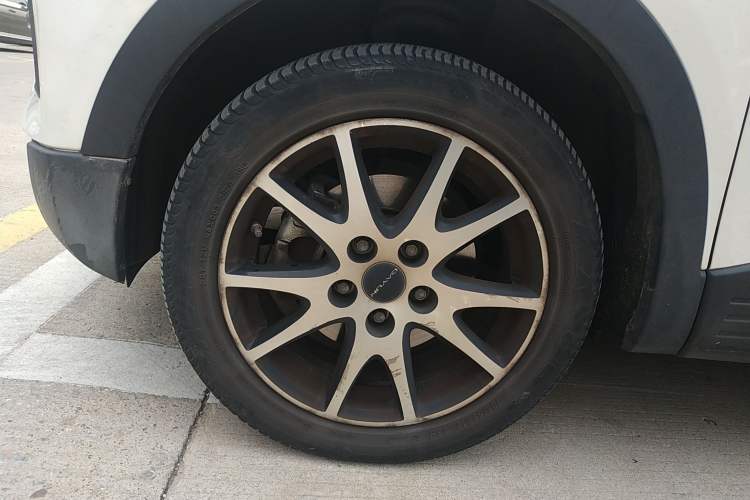 Used Dayun Yuehu 2021 32.85 kWh Two-Wheel-Drive Sprite Version Left Front Wheel Hub