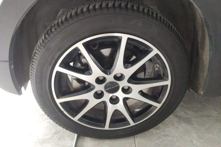 Used Dayun Yuehu 2021 Revised Version 32.85 kWh Two-Wheel Drive Sprite Edition Left Front Wheel Hub