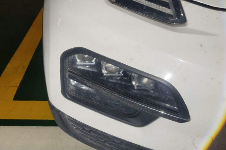 Used Dayun Yuehu 2021 32.85 kWh Two-Wheel-Drive Sprite Version Right Front Headlight