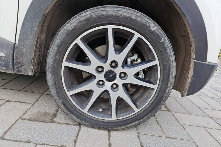 Used Dayun Yuehu 2021 32.85 kWh Two-Wheel-Drive Sprite Version Right Front Wheel Hub