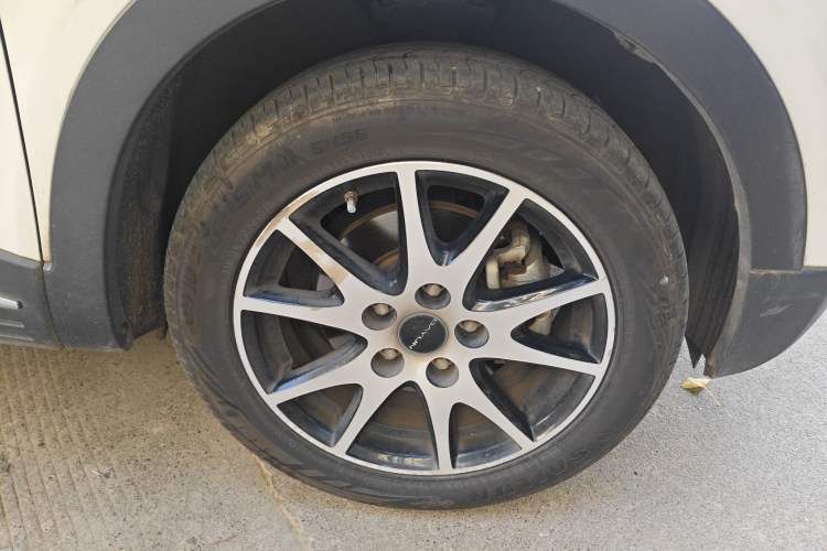 Used Dayun Yuehu 2021 32.85 kWh Two-Wheel-Drive Sprite Version Right Front Wheel Hub