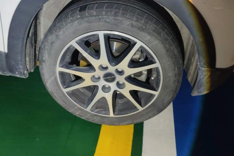 Used Dayun Yuehu 2021 32.85 kWh Two-Wheel-Drive Sprite Version Right Front Wheel Hub
