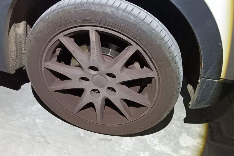 Used Dayun Yuehu 2021 32.85 kWh Two-Wheel-Drive Sprite Version Right Front Wheel Hub