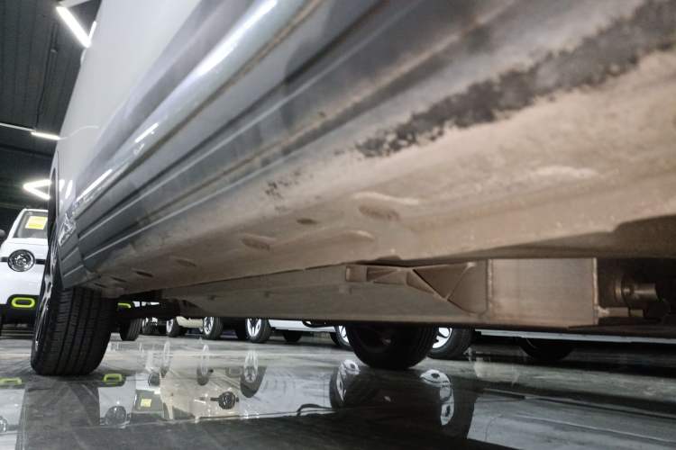 Used Dayun Yuehu 2021 32.85 kWh Two-Wheel-Drive Sprite Version Right Side Sill