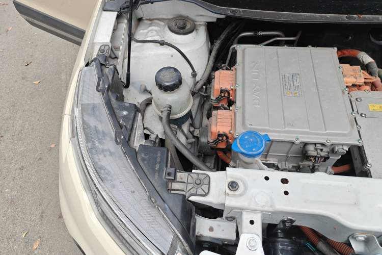 Used Dayun Yuehu 2021 32.85 kWh Two-Wheel-Drive Sprite Version Engine Bay Right