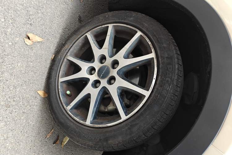 Used Dayun Yuehu 2021 32.85 kWh Two-Wheel-Drive Sprite Version Right Front Wheel Hub
