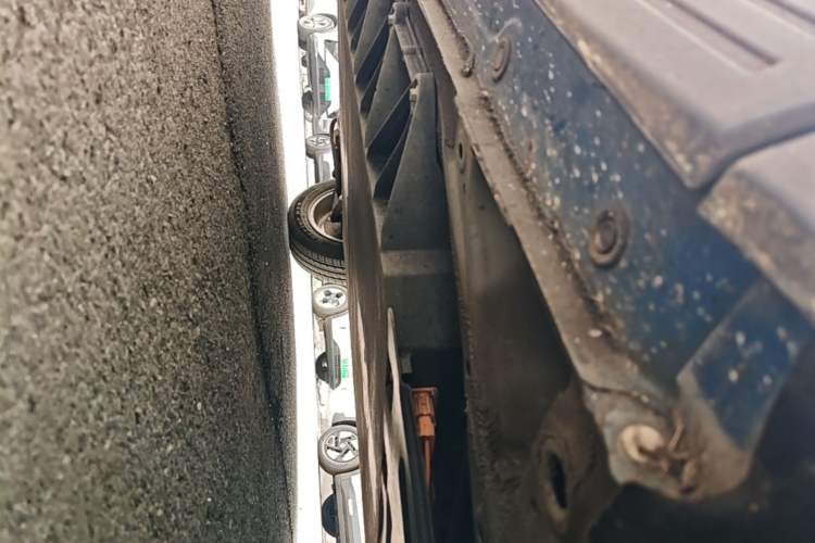 Used Dayun Yuehu 2022 330 Standard Edition Chassis Front Right