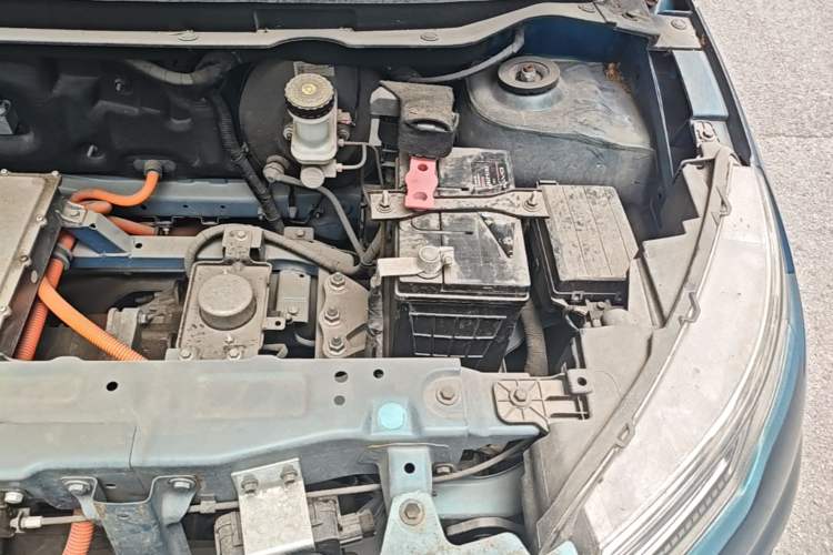 Used Dayun Yuehu 2022 330 Standard Edition Engine Bay Left