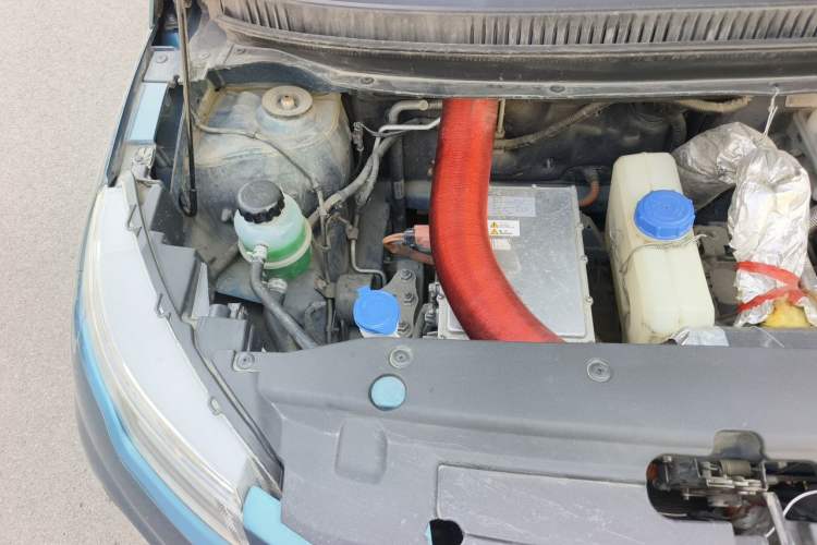 Used Dayun Yuehu 2022 330 Standard Edition Engine Bay Right