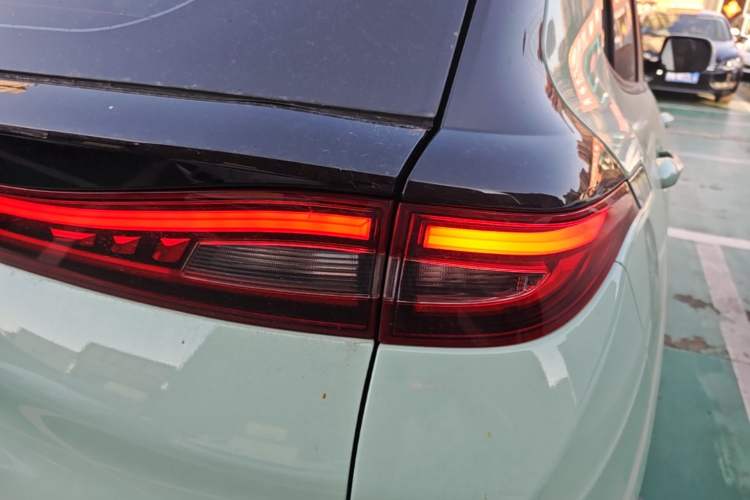 Used Dayun Yuehu 2022 Revised Version 30.66 kWh Two-Wheel Drive Luxury Edition Right Rear Taillight
