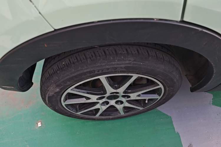 Used Dayun Yuehu 2022 Revised Version 30.66 kWh Two-Wheel Drive Luxury Edition Right Rear Wheel Hub