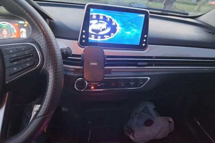 Used Dayun Yuehu 2022 Revised Version 30.66 kWh Two-Wheel-Drive VIP Edition Audio And AC Panel