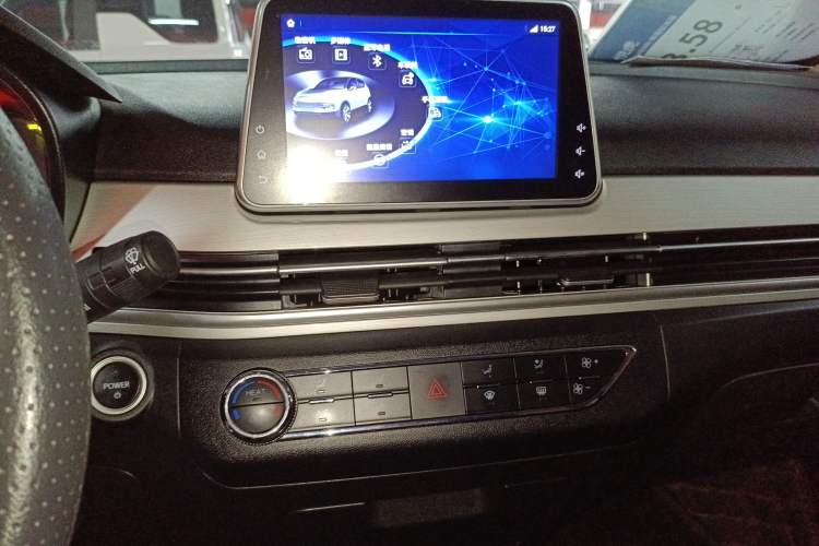 Used Dayun Yuehu 2022 30.66 kWh Two-Wheel Drive Standard Version Audio And AC Panel