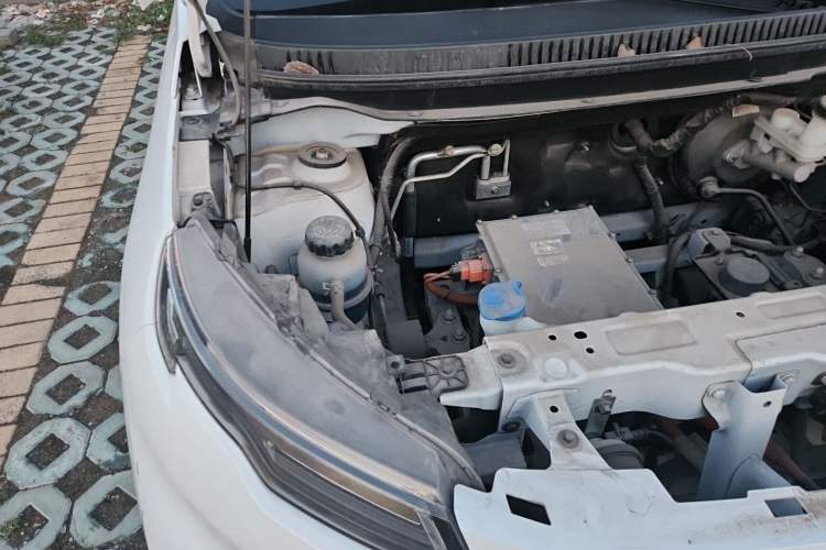 Used Dayun Yuehu 2022 Revised Version 30.66 kWh Two-Wheel-Drive VIP Edition Engine Bay Right