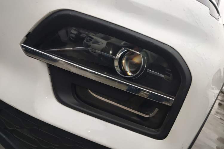 Used Dayun Yuehu 2022 30.66 kWh Two-Wheel Drive Standard Version Left Front Headlight
