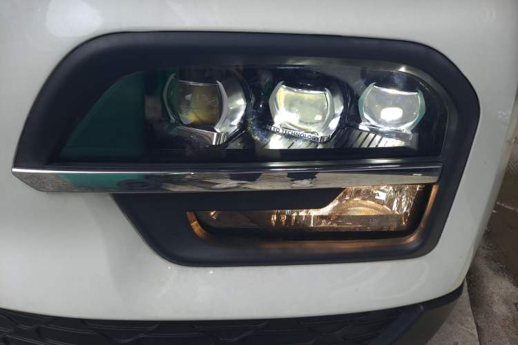 Used Dayun Yuehu 2022 30.66 kWh Two-Wheel Drive VIP Edition Left Front Headlight