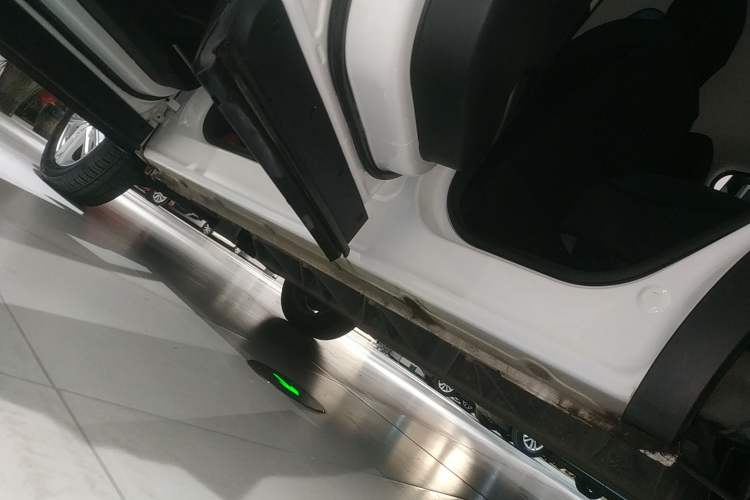 Used Dayun Yuehu 2022 30.66 kWh Two-Wheel Drive Luxury Edition Left Side Sill