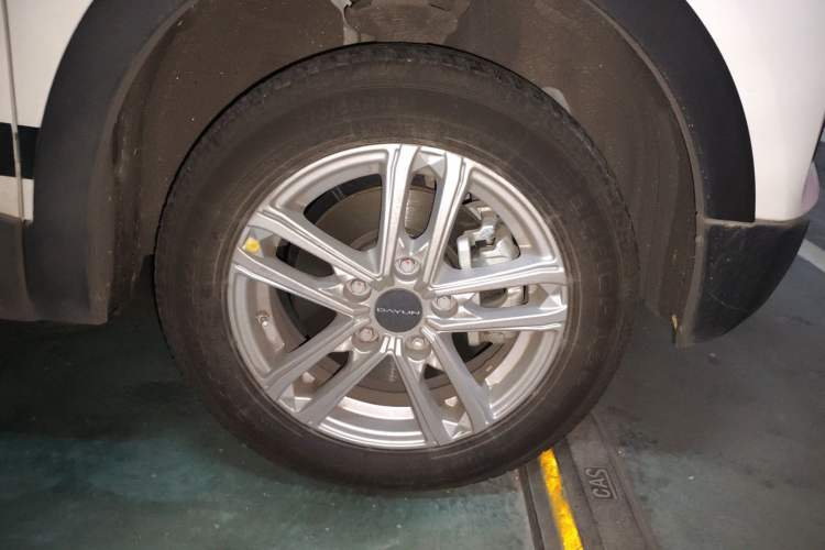 Used Dayun Yuehu 2022 30.66 kWh Two-Wheel Drive Standard Version Right Front Wheel Hub