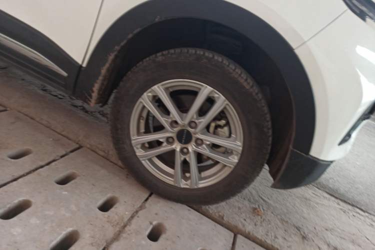 Used Dayun Yuehu 2022 30.66 kWh Two-Wheel Drive Standard Version Right Front Wheel Hub