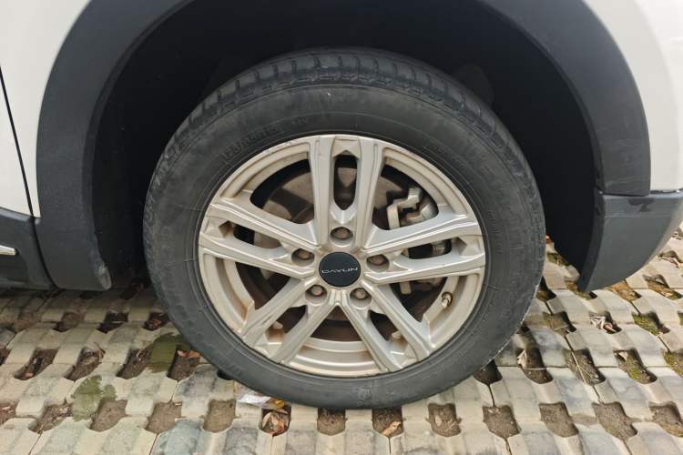 Used Dayun Yuehu 2022 30.66 kWh Two-Wheel Drive Standard Version Right Front Wheel Hub