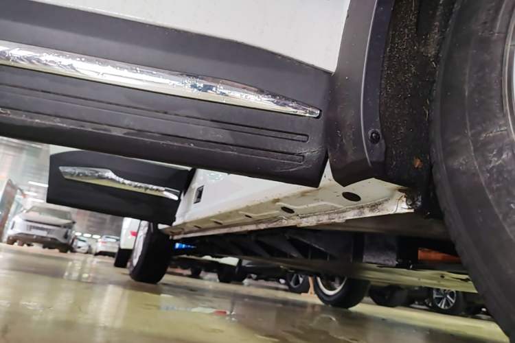 Used Dayun Yuehu 2022 330 Standard Edition Right Side Sill
