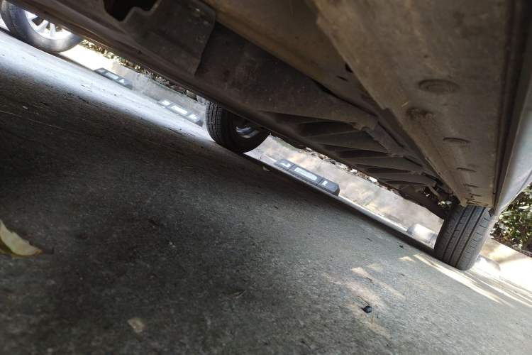 Used Dayun Yuehu 2023 330 Standard Edition Chassis Front Left