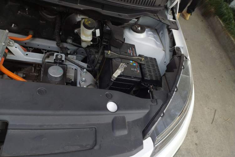 Used Dayun Yuehu 2023 330 Standard Edition Engine Bay Left