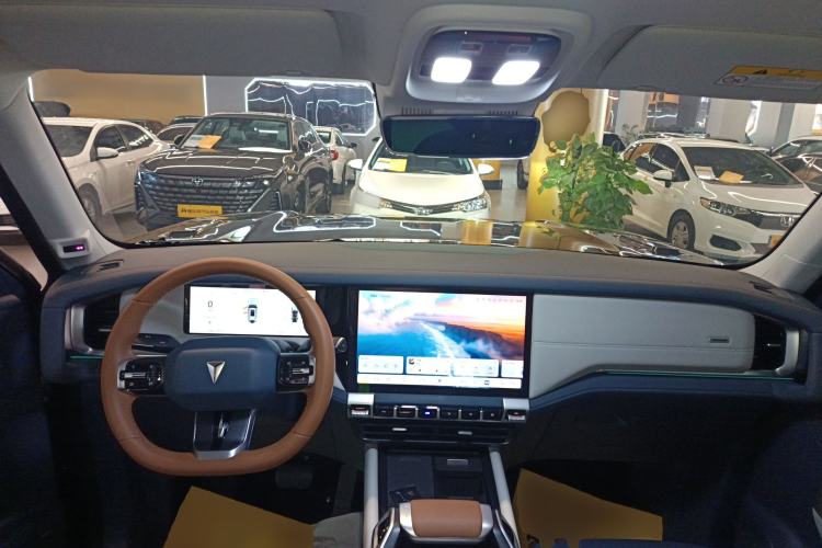Used Deepal G318 2024 Four-Wheel-Drive Air Suspension Model Center Console