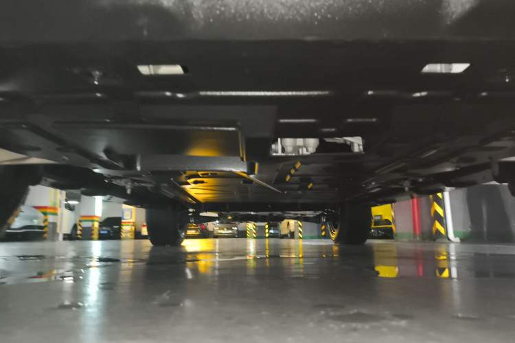 Used Deepal G318 2024 Four-Wheel-Drive Air Suspension Model Chassis Front