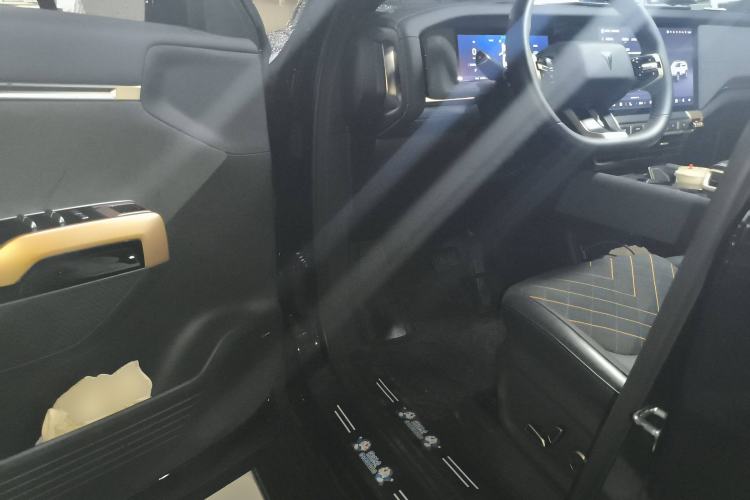 Used Deepal G318 2024 Four-Wheel-Drive Air Suspension Model Driver Seat