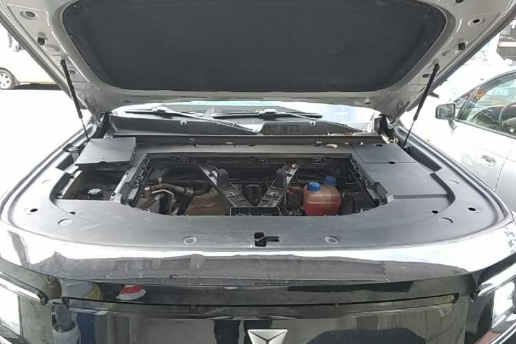 Used Deepal G318 2024 Four-Wheel-Drive Air Suspension Model Engine Bay
