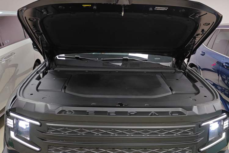 Used Deepal G318 2024 Four-Wheel-Drive Air Suspension Model Engine Bay