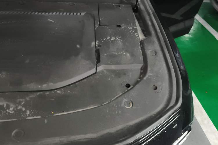 Used Deepal G318 2024 Four-Wheel-Drive Air Suspension Model Engine Bay Left