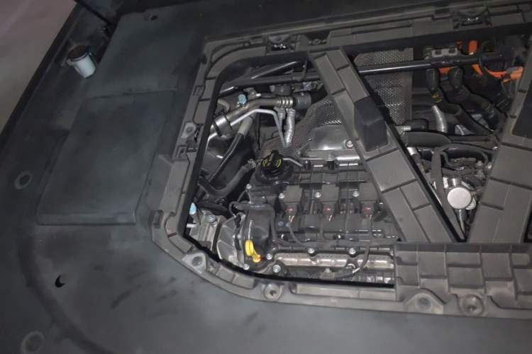 Used Deepal G318 2024 Four-Wheel-Drive Air Suspension Model Engine Bay Right