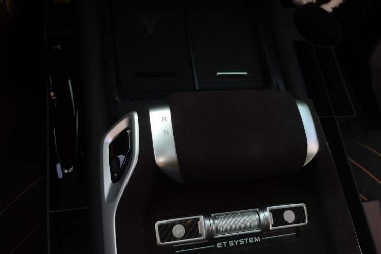Used Deepal G318 2024 Four-Wheel-Drive Air Suspension Model Gear Lever