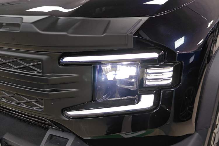 Used Deepal G318 2024 Four-Wheel-Drive Air Suspension Model Left Front Headlight