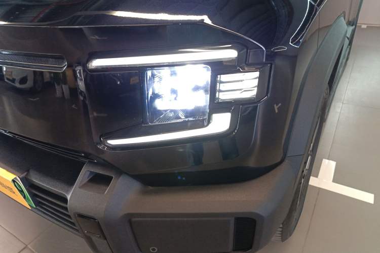 Used Deepal G318 2024 Four-Wheel-Drive Air Suspension Model Left Front Headlight